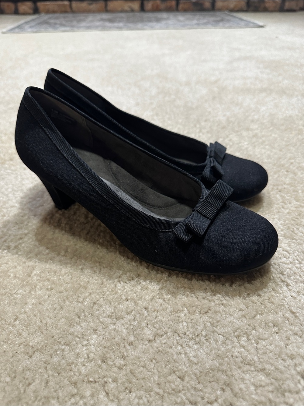 AEROSOLES Black Fabric Bow Mid Heel Pumps